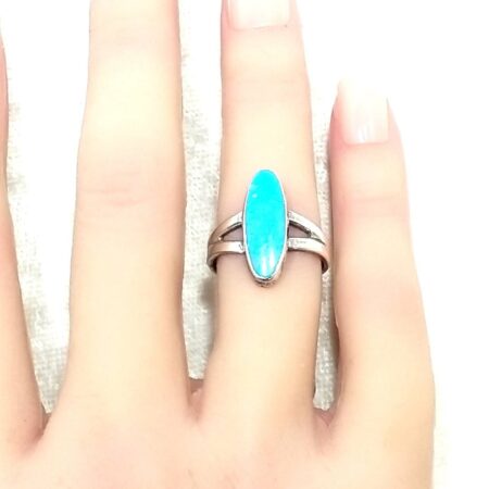 Navajo Sterling Silver Oval-shaped Turquoise Ring 3.3 Grams Size-5.75