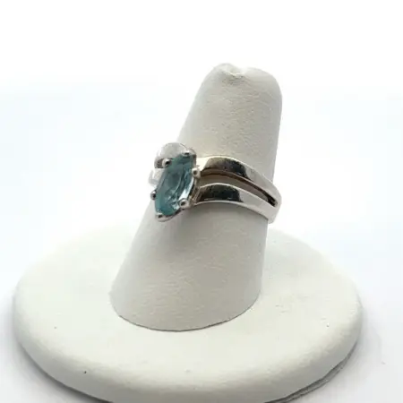 925 Sterling Silver Blue Topaz Ring Size: 7