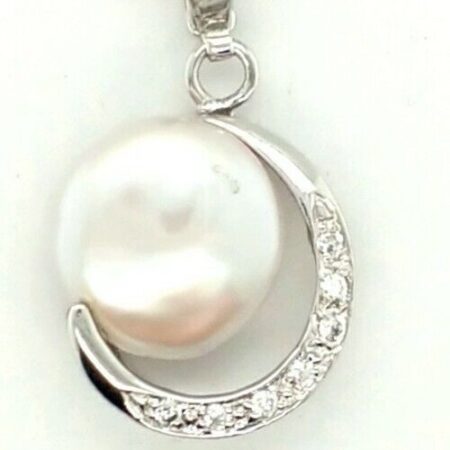 925 Sterling Silver Freshwater Coin Shaped Pearl With CZ's Pendant 3.2 Grams