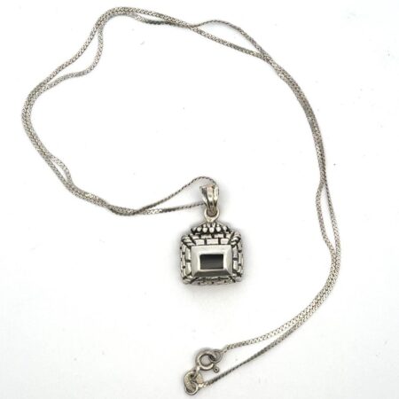 Sterling Silver 16 Serpentine Chain w/ Sterling Silver & Onyx Pendant - 5.8g