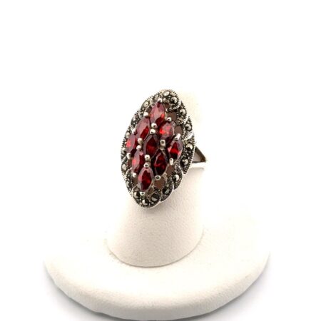 Size: 6.25 Garnet & Marcasite 925 Sterling Silver Cluster Ring 7.1g