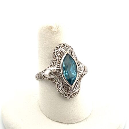 Size: 8 Vintage 10k White Gold Filigree Open Work Blue Topaz Ring 4.3g