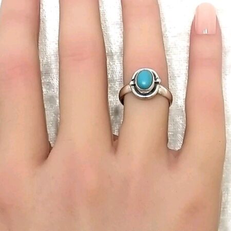 925 Sterling Silver Oval-shaped Turquoise Ring 3.3 Grams Size-6