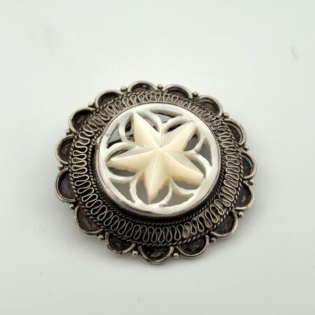 950 Silver Bethlehem Five Pointed Star Carved Mother of Pearl Pendant/Pin 5.6g