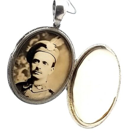 Large Engraved Art Nouveau Locket/Pendant With Bird Motif 12.9 Grams