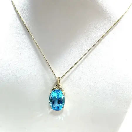 10K Yellow Gold Oval Blue Topaz Pendant on 18 Inch 10K Cable Chain