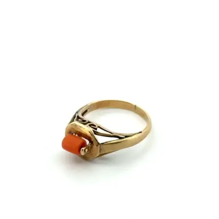 Size: 4 Simple Red Coral 10k Yellow Gold Filigree Ring 1.9g