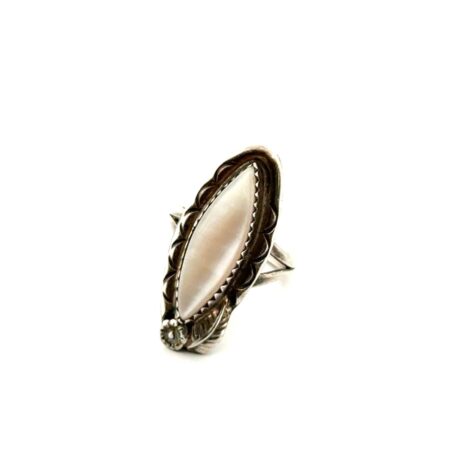 Size: 4.5 Navajo 925 Sterling Silver Mother of Pearl Ring 4.2g