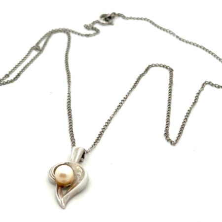 17” .925 Sterling Silver Leaf w/Pearl Pendant, 3.0g