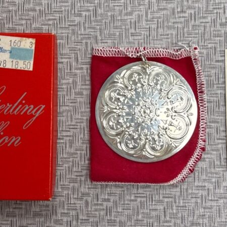 Towle ‘78 Sterling Silver Christmas Medallion Box/Card/Pouch 19.9 Grams