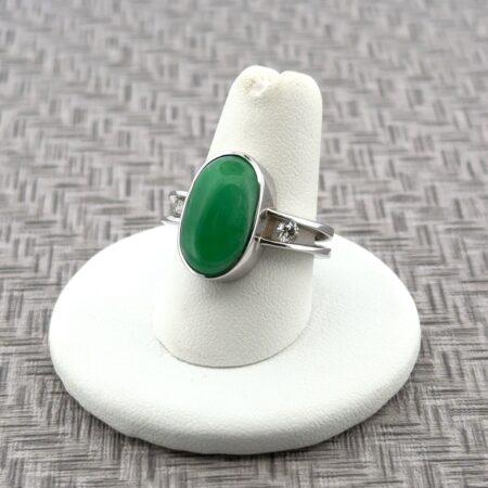 Size: 8 Vintage 14k White Gold Jade Cabochon & Diamond Accented Ring 9.3g