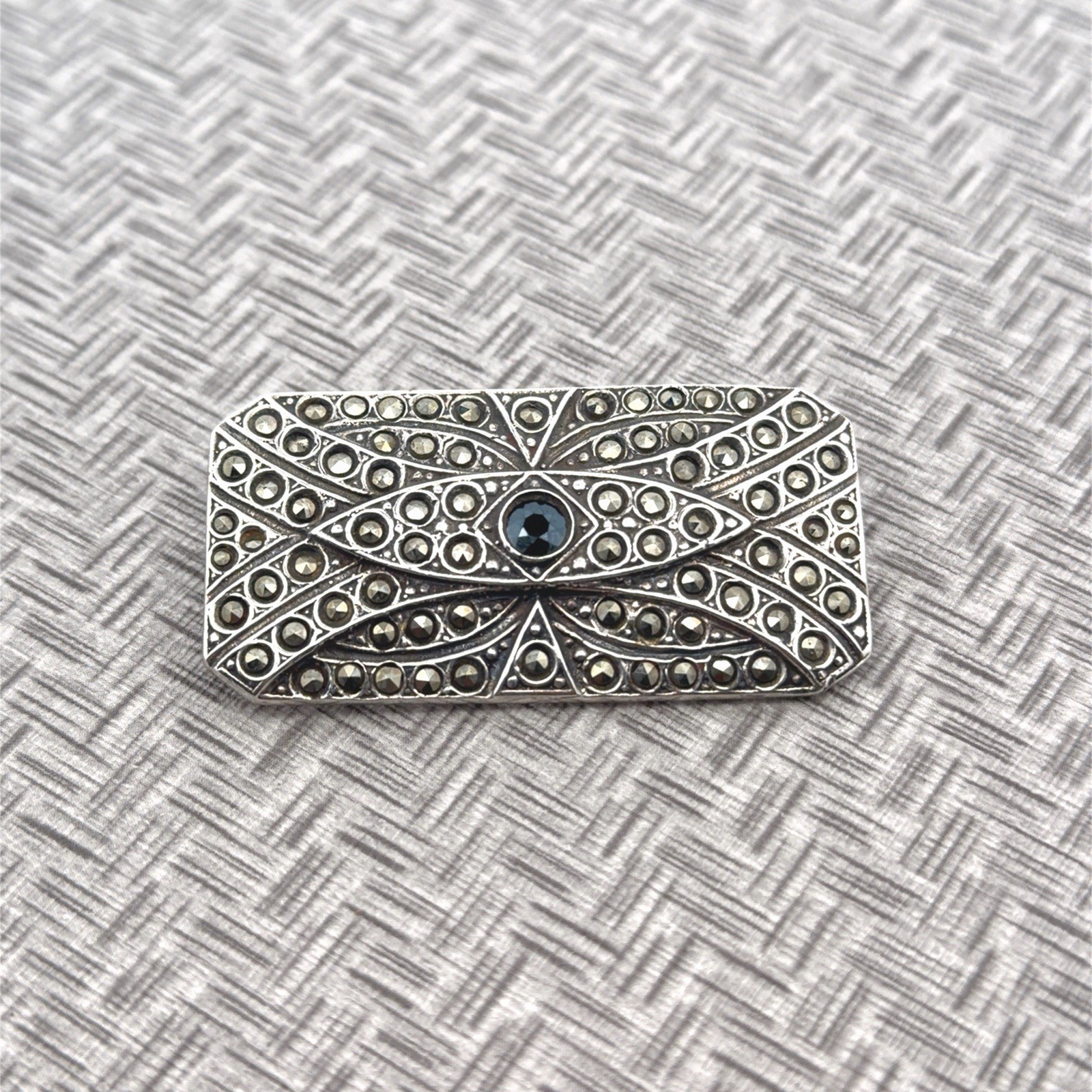 925 Sterling Silver Art Deco Style Marcasite And Center Bezel Set Onyx Pin 15.4g