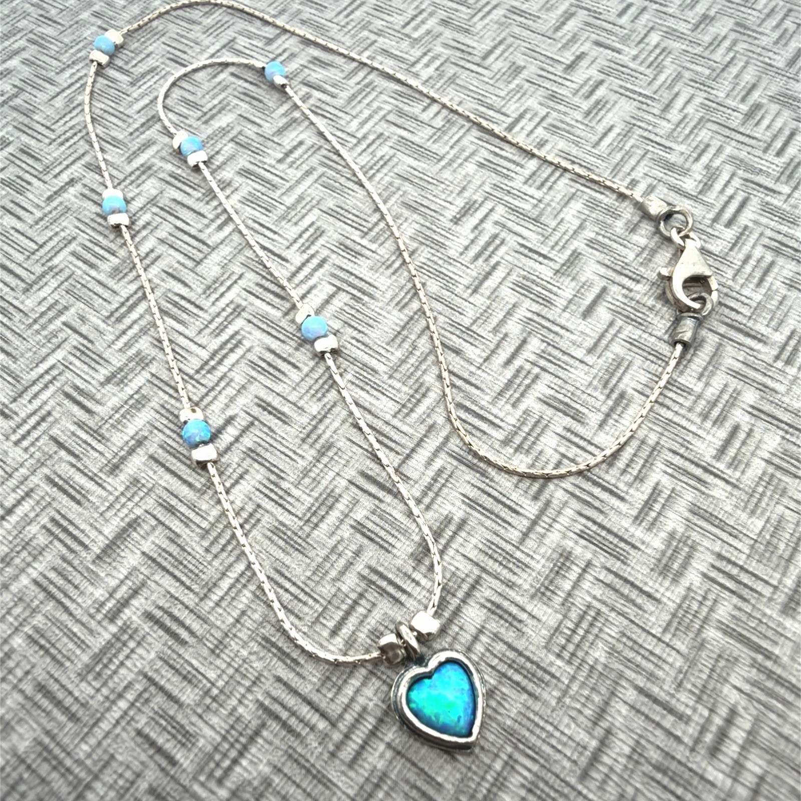 18” 925 Sterling Silver “Hope” Synthetic Opal Heart Station Necklace Israel 4.3g