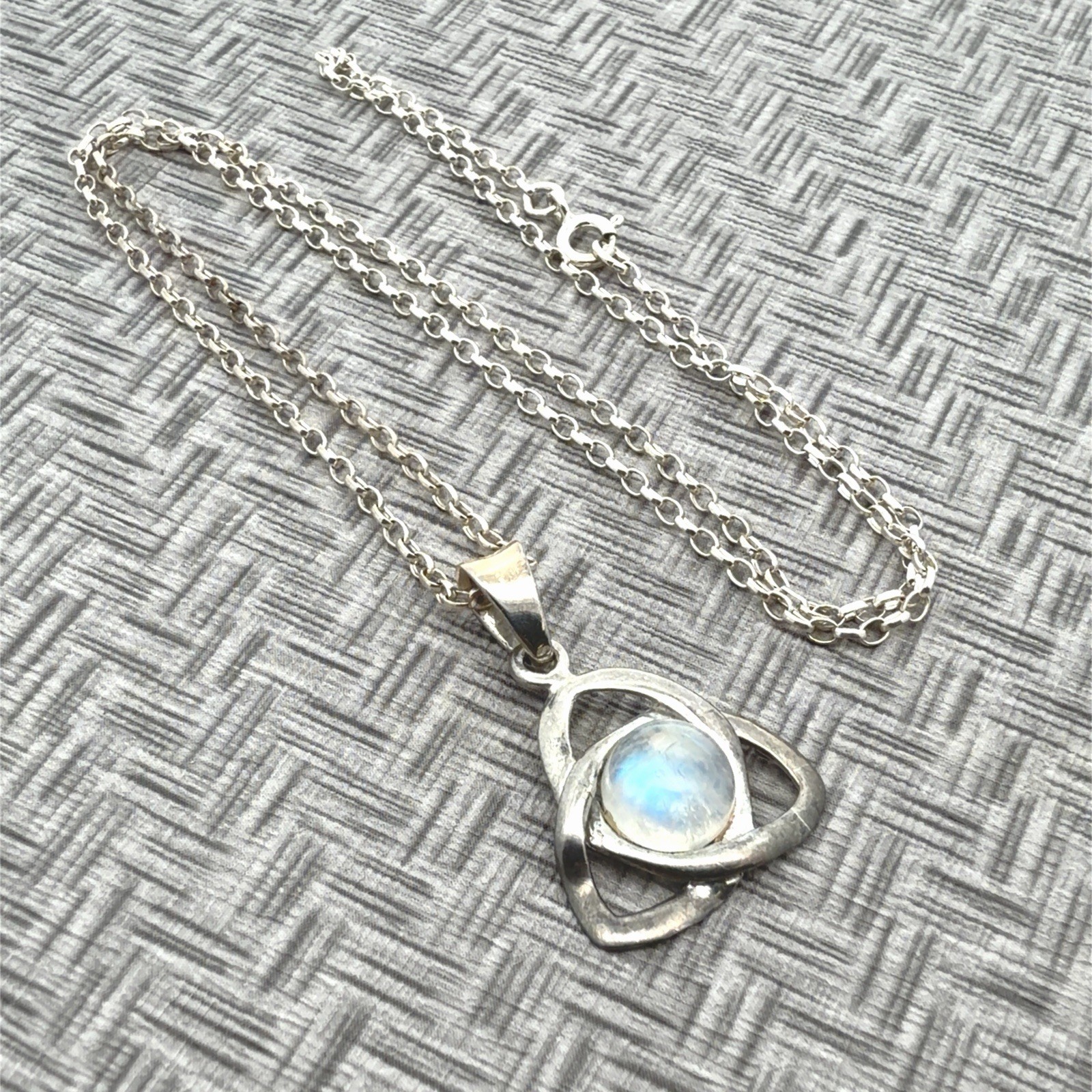 18” Celtic Knot 925 Silver Sterling Moonstone Pendant 4.3g