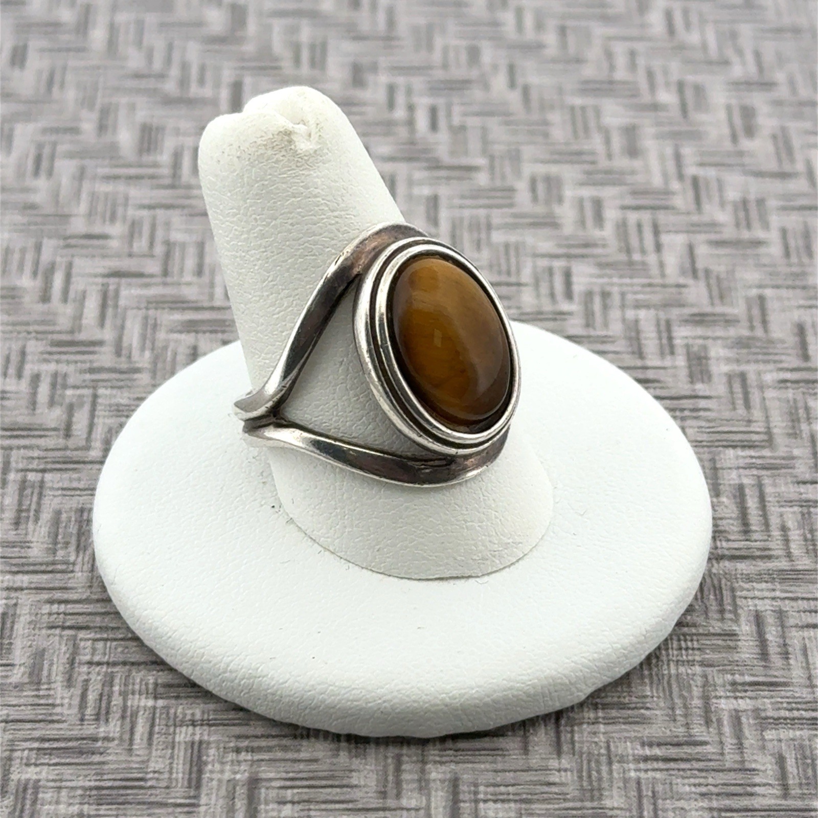 Size: 9 Oval Tiger’s Eye 925 Sterling Silver Ring 7.8g