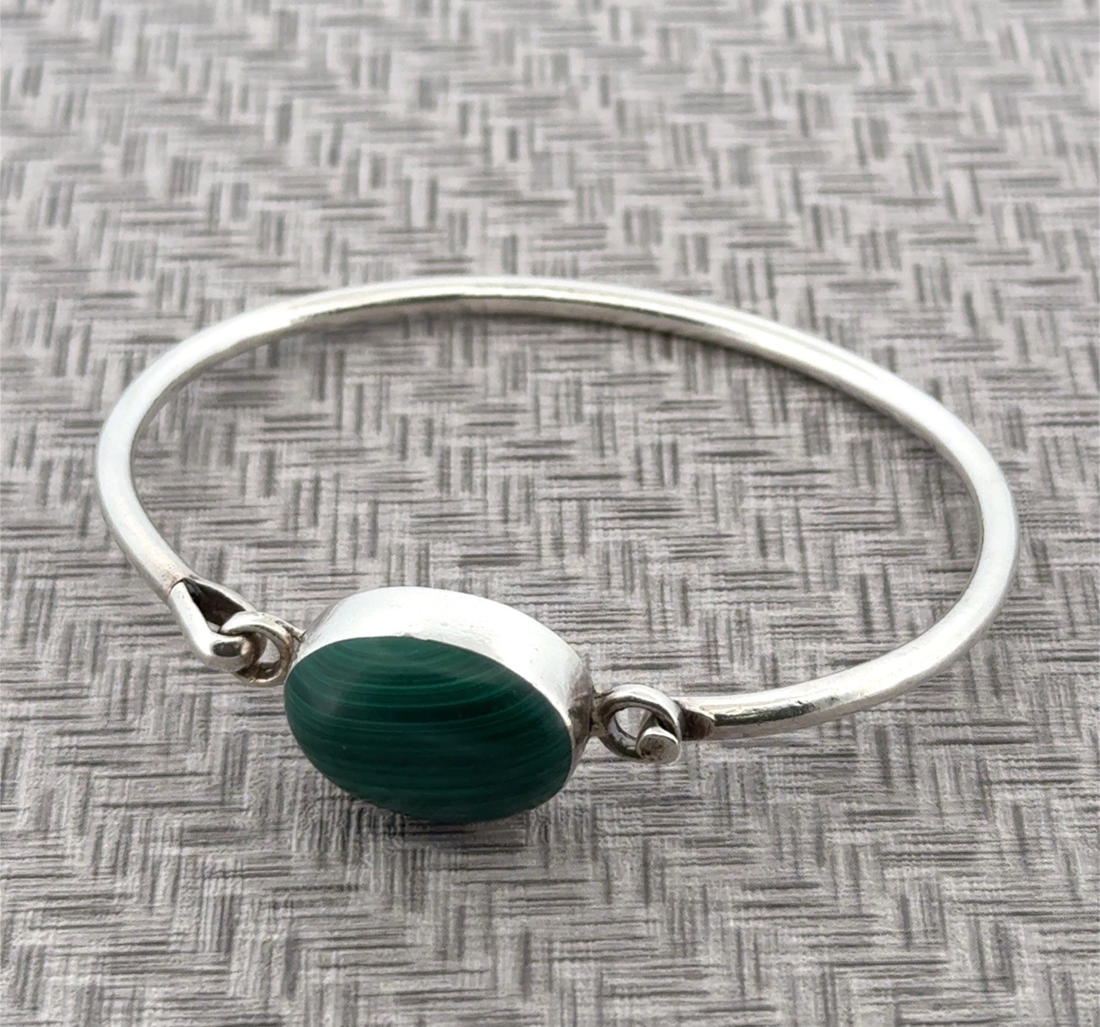 7” Mexico 925 Sterling Silver Green Malachite Hook Clasp Bangle Bracelet 18.1g