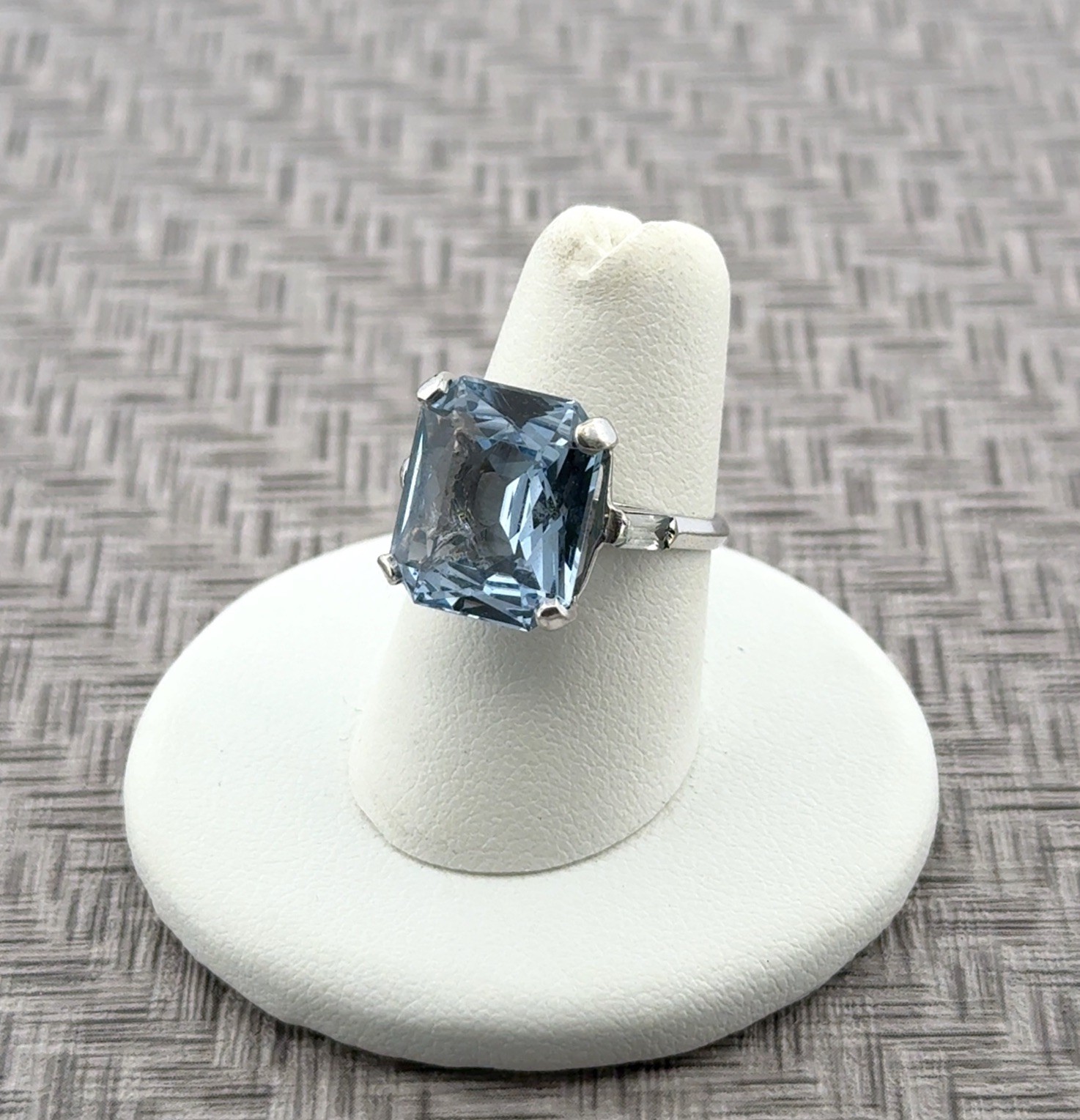 Size: 6.5 Large Blue Topaz 925 Sterling Silver Ring 4.1g