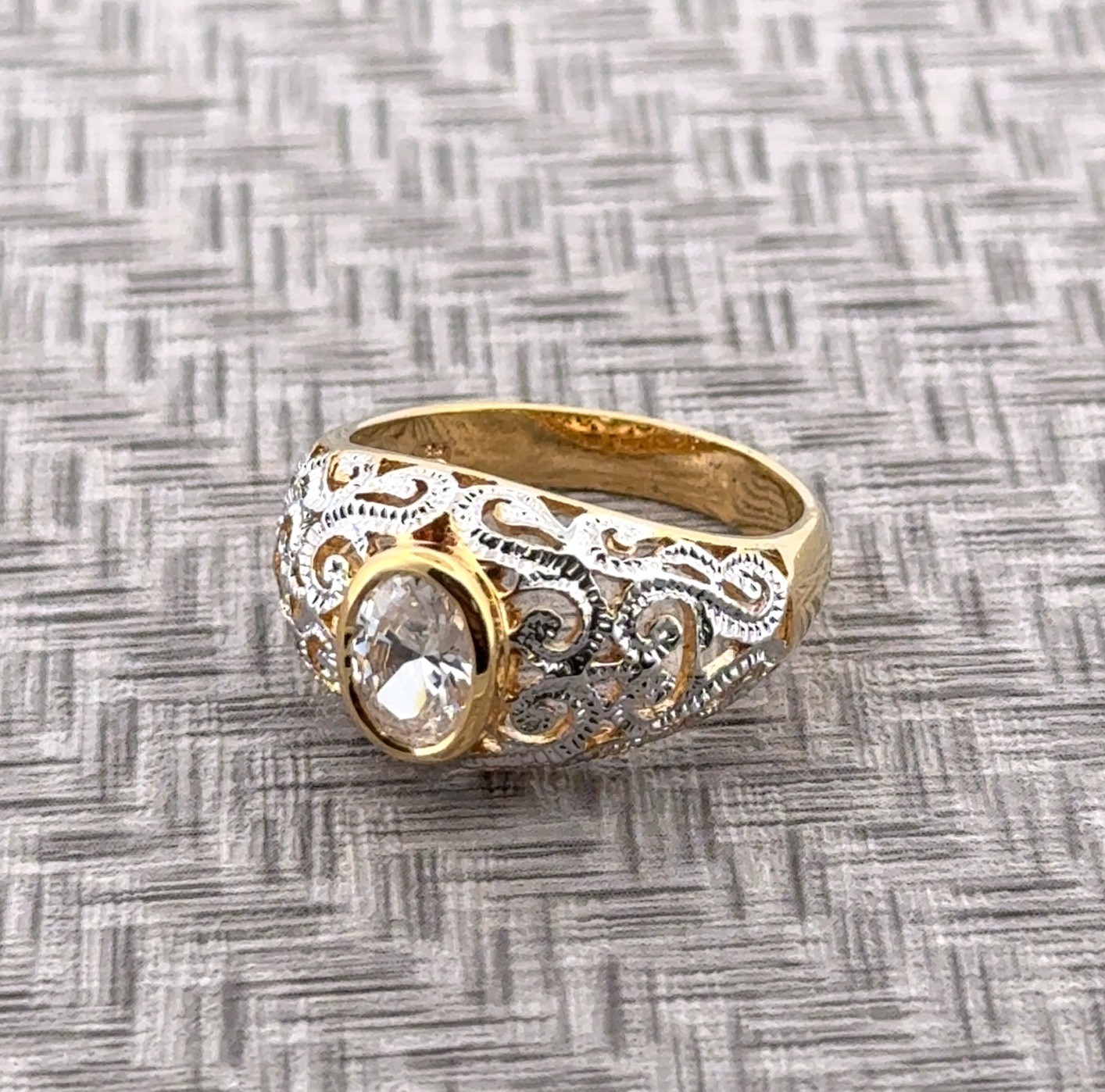 Size: 10 Gold Vermeil 925 Sterling Silver Filigree Bezel-Set Oval CZ Ring 5.6g