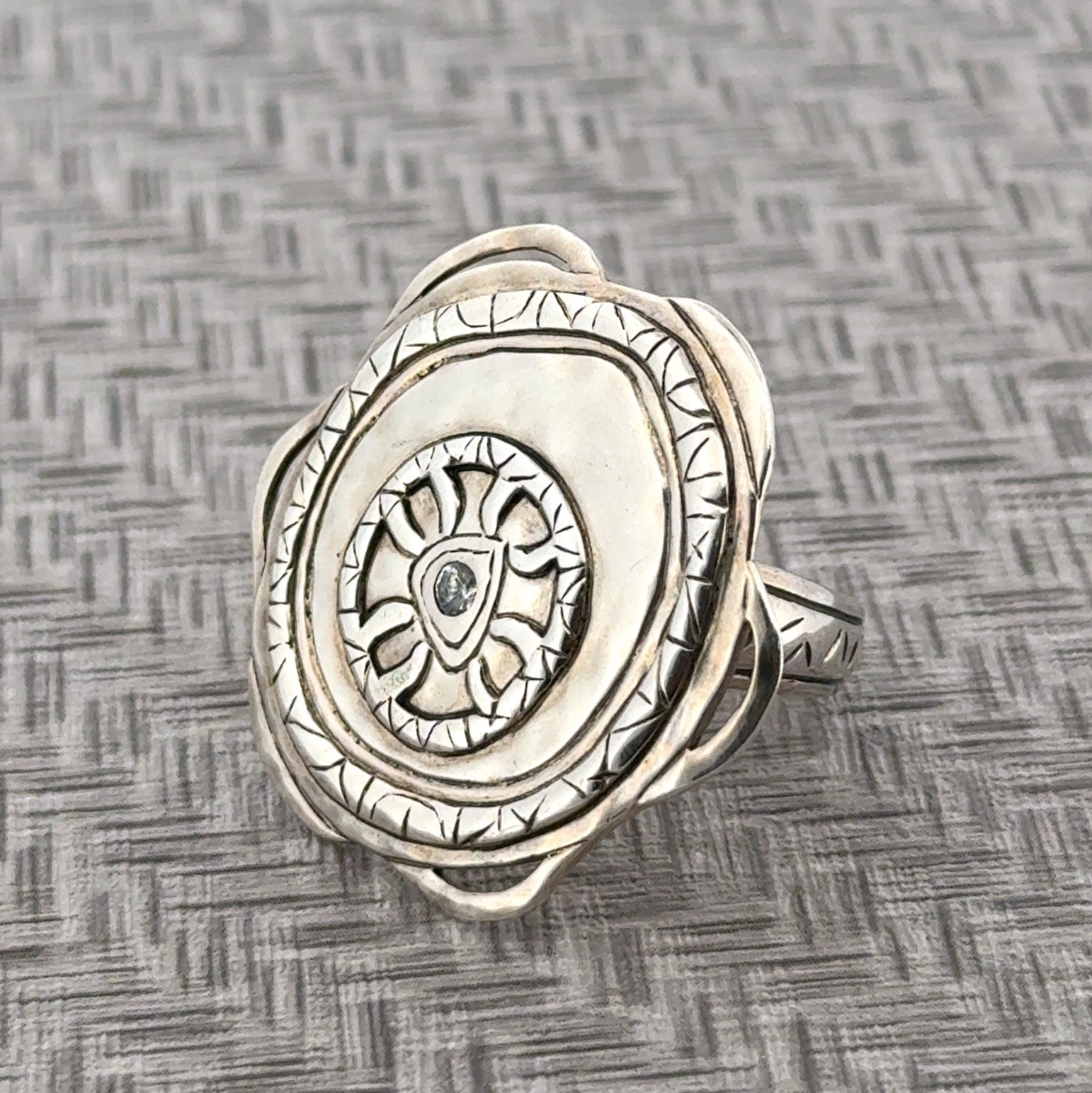 Size: 8.5 Retired Silpada R2787 “Legacy” 925 Sterling Silver Statement Ring 12g