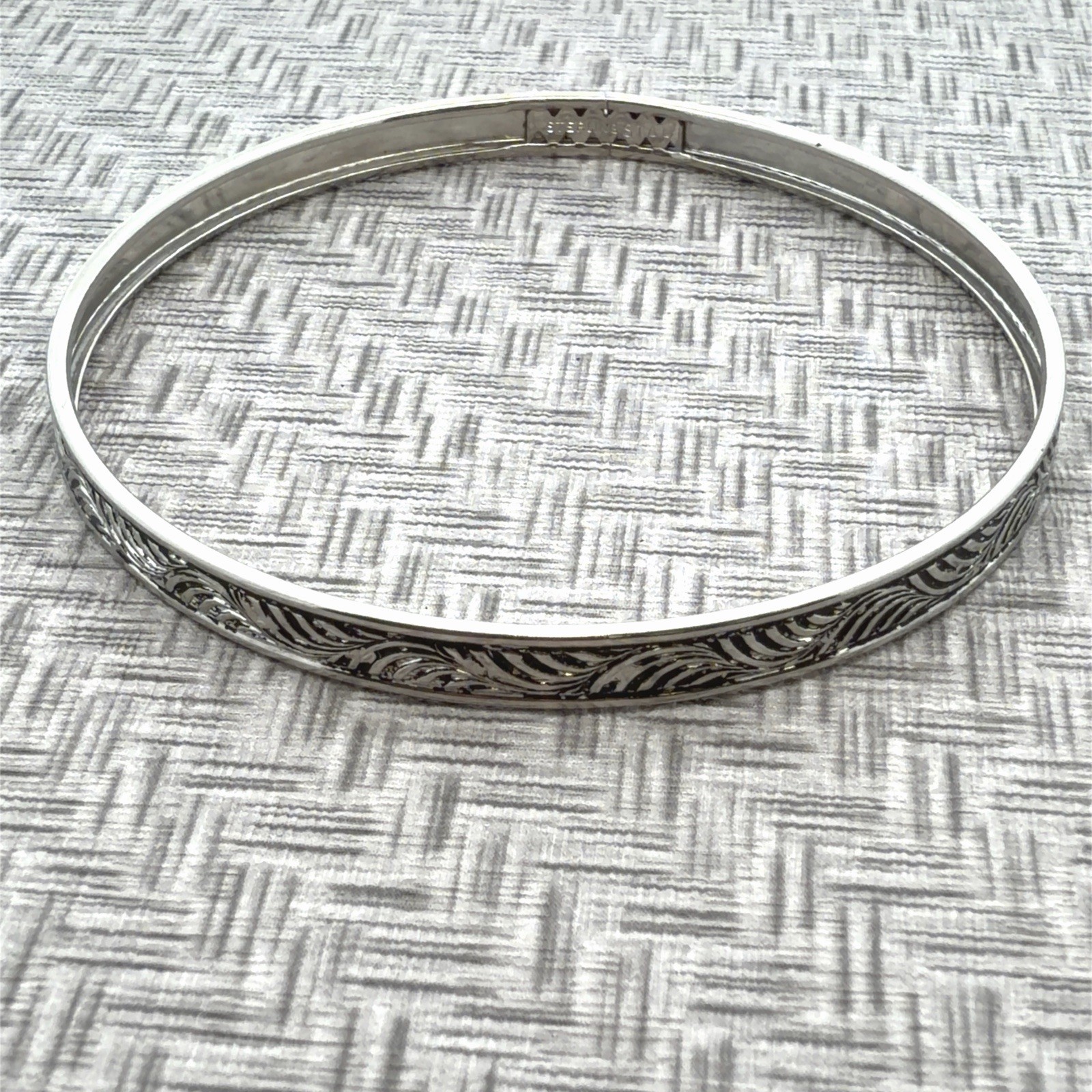 8” Sterling Star Bangle w/ Floral Pattern Black Background Bracelet 6g