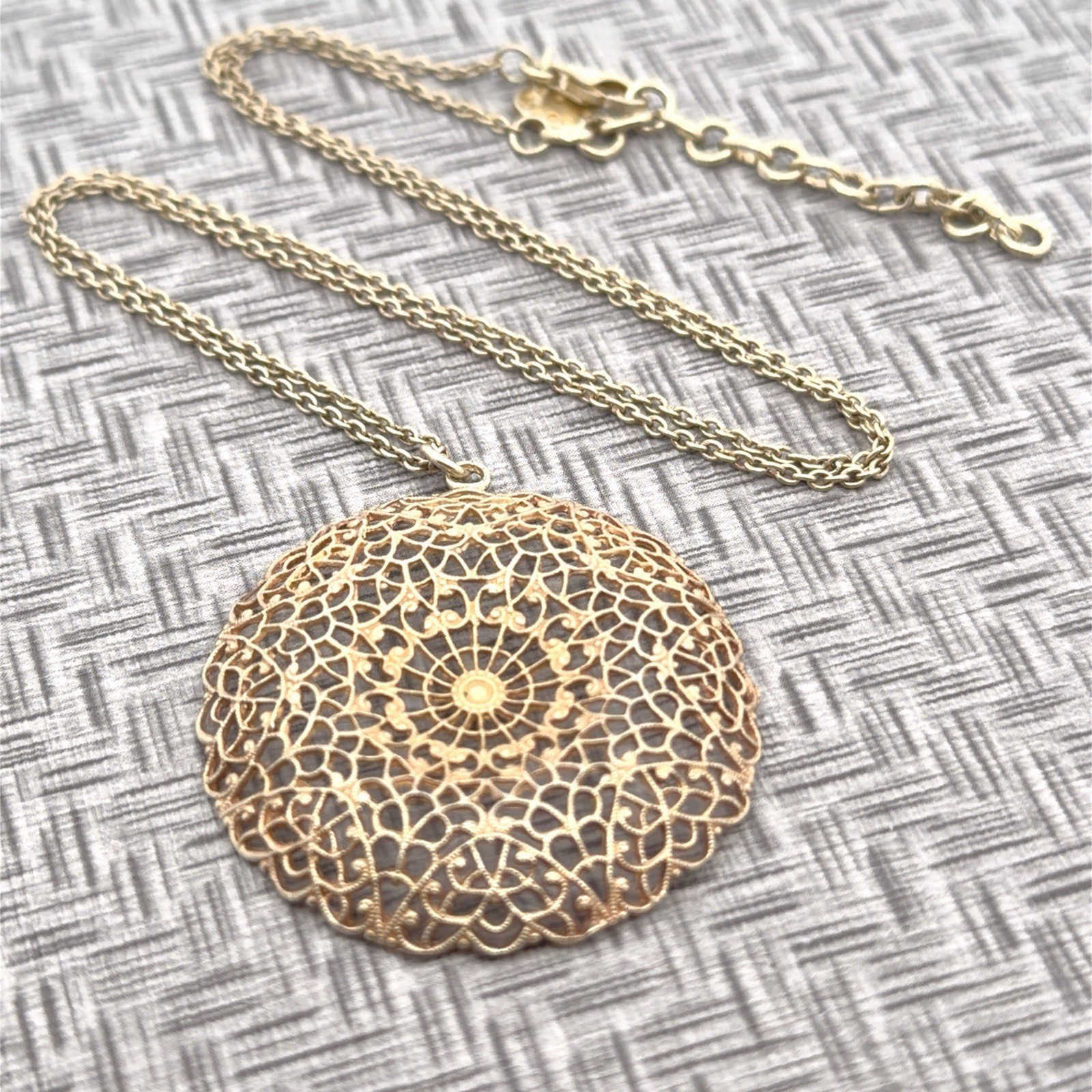 18”-20” Gold Vermeil 925 Sterling Round Filigree Medallion Pendant 7.9g
