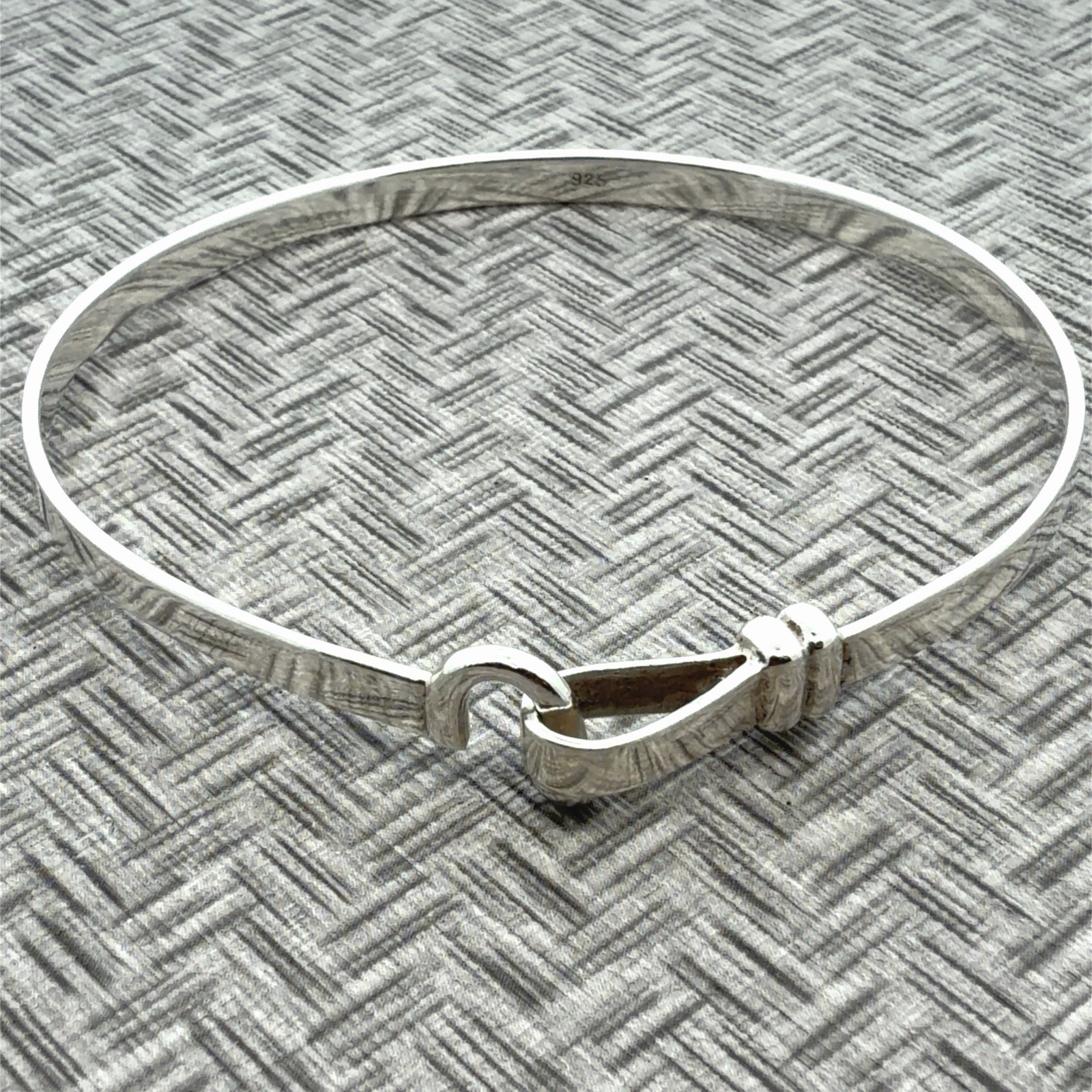7”x4mm Hook & Eye 925 Silver Sterling Polished Bangle Bracelet 9.7g