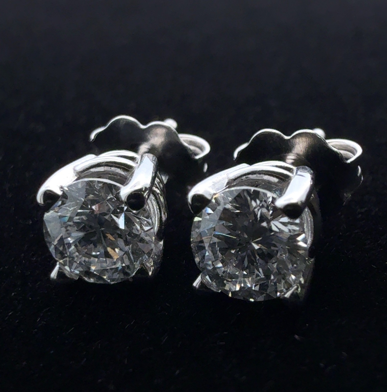 14k White Gold 1 CTTW Brilliant Cut Lab Created Diamond Stud Earrings 1.3g